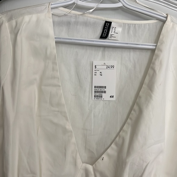 H&M New White Top Womens - Picture 2 of 2